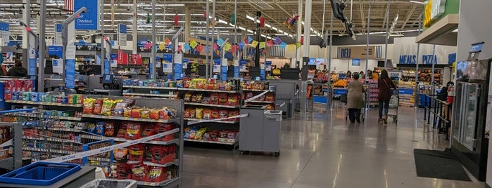 Walmart Supercenter is one of The Desert.