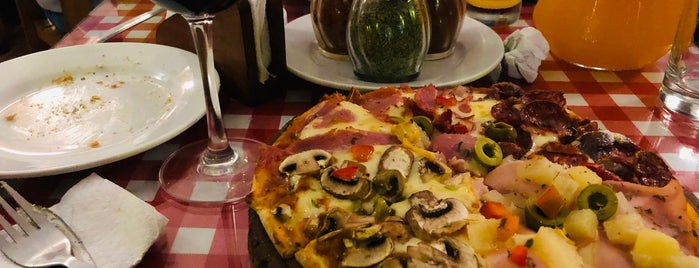La Piazzetta is one of Pizzerías.
