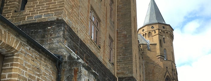 Burg Hohenzollern is one of Orte, die Colin gefallen.