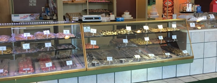 Gruttadauria Bakery is one of Tanya’s Liked Places.
