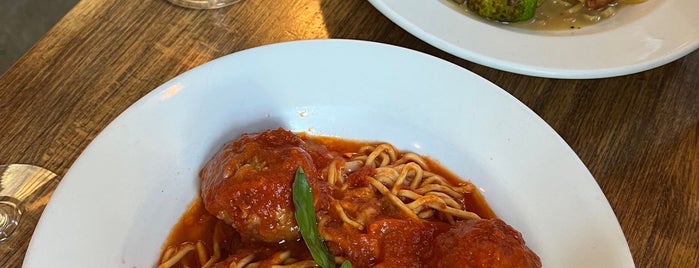 Go Nonna is one of Kimmie 님이 저장한 장소.