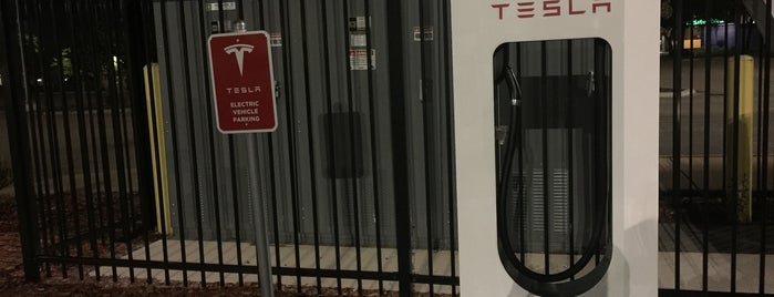 Tesla Supercharger is one of Tempat yang Disukai Mark.