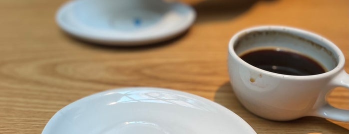 Blue Bottle Coffee is one of 성수동.