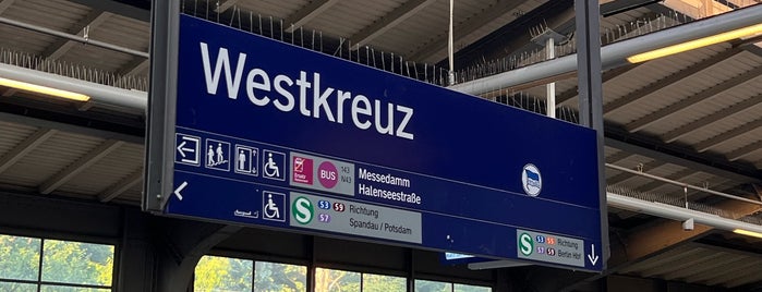 S Westkreuz is one of Bahnhöfe BM Berlin + HBF.