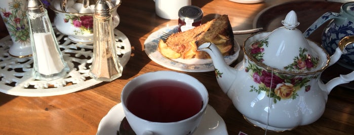 Mrs. Knott's Tea Room is one of Locais curtidos por Ana Isabel.