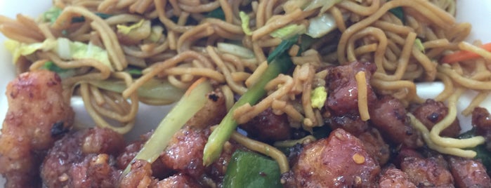 Nine Dragon Chinese Restaurant is one of Favorite affordable date spots.