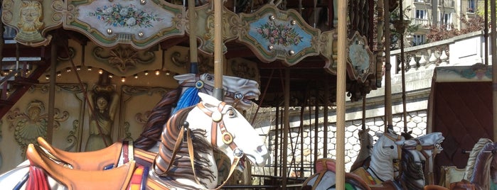 Carousel de Montmartre is one of Posti che sono piaciuti a Frau.