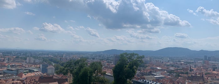 Uhrturm is one of สถานที่ที่ Anastasya ถูกใจ.