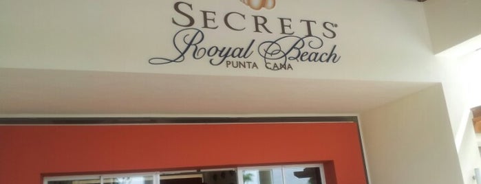 Secrets Royal Beach Resort is one of Katieさんのお気に入りスポット.