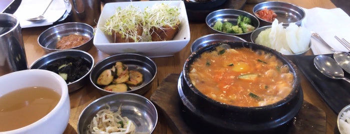 Spoon Korean Bistro is one of Tempat yang Disukai An.