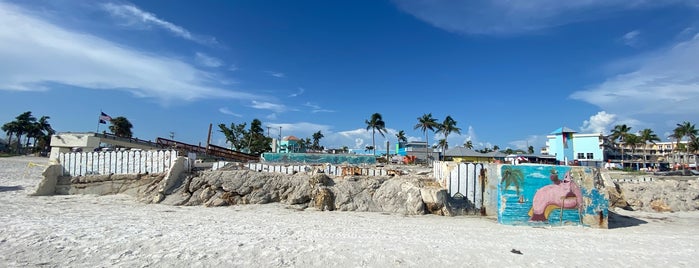 The Beach Pierside Grill & Blowfish Bar is one of Top 10 favorites places in Fort Myers.