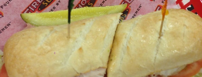 Firehouse Subs is one of Lugares favoritos de Cathy.