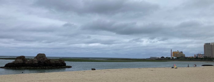 Araha Beach is one of 오키나와.