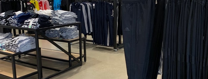 Adidas Outlet Store is one of Jim : понравившиеся места.