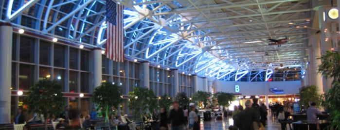 Aéroport international Charlotte Douglas (CLT) is one of Airports.