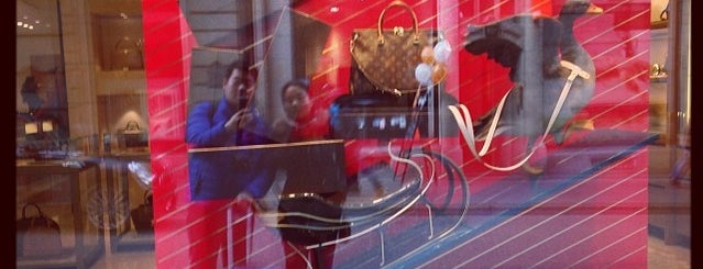 Louis Vuitton is one of Tempat yang Disukai Alban.