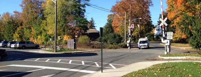 Harrington Park Bus Stop is one of Charles'in Beğendiği Mekanlar.