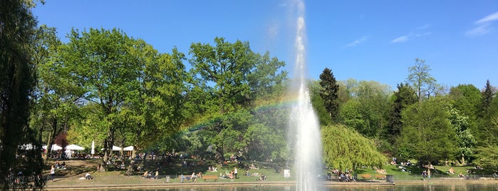 Volkspark Friedrichshain is one of Orte, die Lora gefallen.