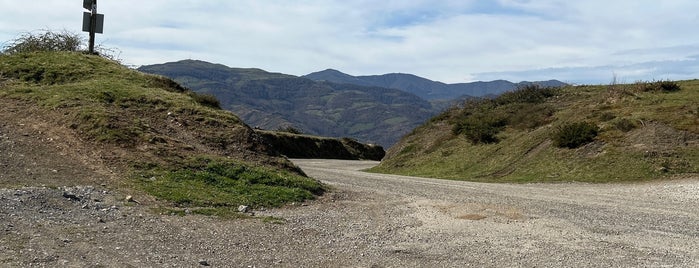 Alto De La Colladona is one of Por Asturias.