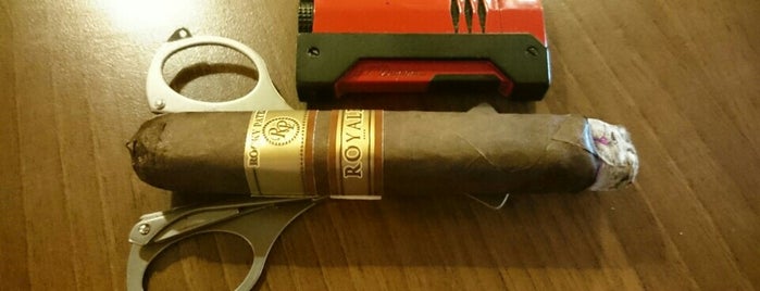 Oliva Cigar Lounge is one of Sigarenzaken/rooklounges.
