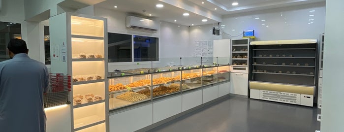 Modern National Bakery is one of Traditional shop.