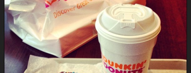 Dunkin' is one of Lugares guardados de N..
