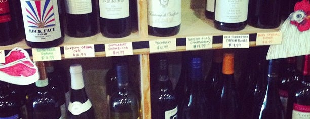 Astoria Wine & Spirits is one of Orte, die D gefallen.