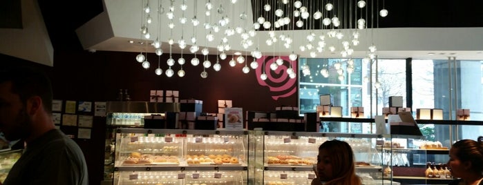 Sweet Hut Bakery & Cafe is one of Tempat yang Disukai Trin.