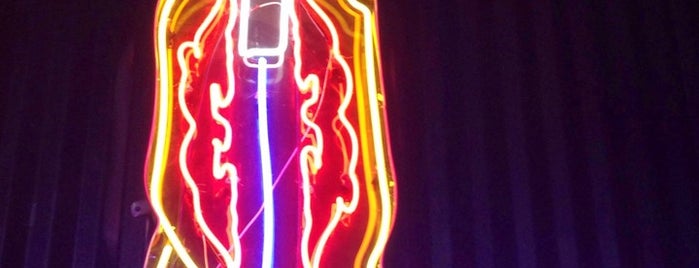 Neon Boots Dancehall & Saloon is one of Lugares favoritos de Bill.