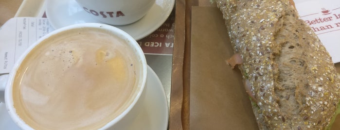 Costa Coffee is one of Lugares favoritos de Péter.
