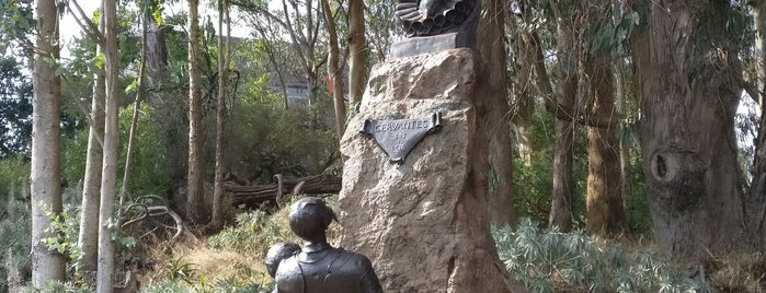 Miguel De Cervantes statue (1916) is one of Magnusさんのお気に入りスポット.