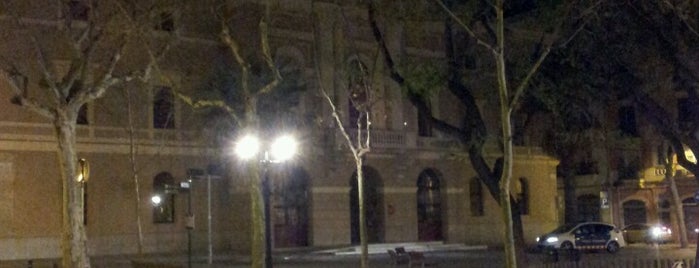 Plaça de Valentí Almirall is one of สถานที่ที่ Jose Luis ถูกใจ.