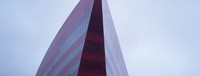 Pacific Design Center (Red Building) is one of Paul'un Beğendiği Mekanlar.