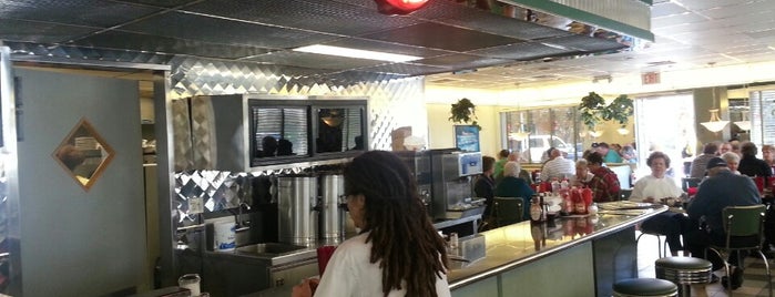 Sebring Diner is one of สถานที่ที่ Ciri ถูกใจ.