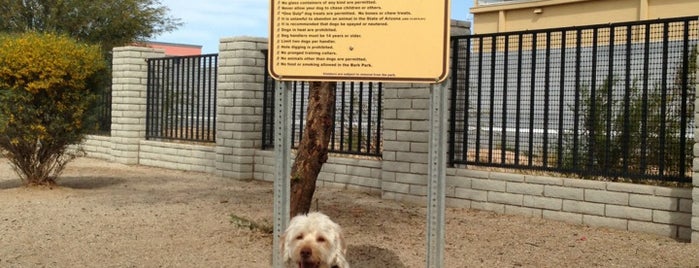 Bark Park is one of Orte, die Tan gefallen.