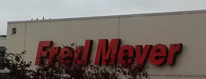 Fred Meyer is one of Lieux qui ont plu à Wade.