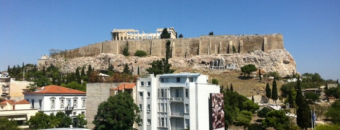 Cafe & Restaurant at Acropolis Museum is one of Posti che sono piaciuti a Geert.