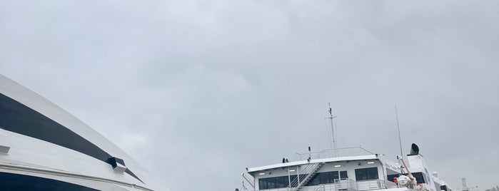 Pohang Ferry Terminal is one of 경상북도 Gyeongsangbuk-do.