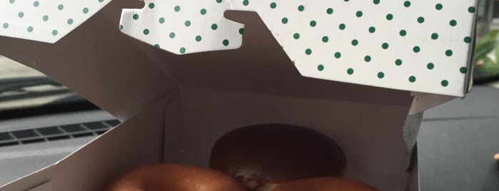 Krispy Kreme is one of Lugares favoritos de Carolina.