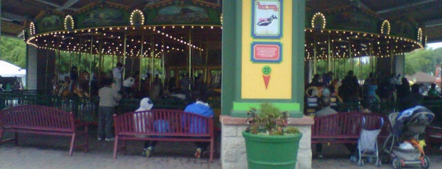 The Carousel is one of Orte, die Debbie gefallen.