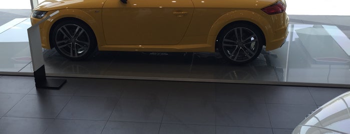 Al Nabooda Audi Showroom النابودة أودي is one of bootes.