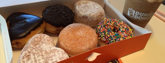 Dunkin' Donuts is one of Lugares favoritos de Ronaldo.