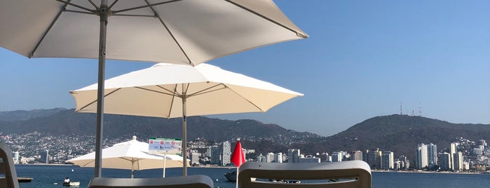 Playa Park Royal Acapulco is one of Tempat yang Disukai Jorge O..