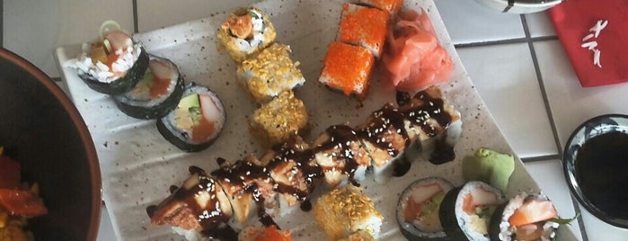 oishii wok & sushi is one of Tempat yang Disimpan Zafer.