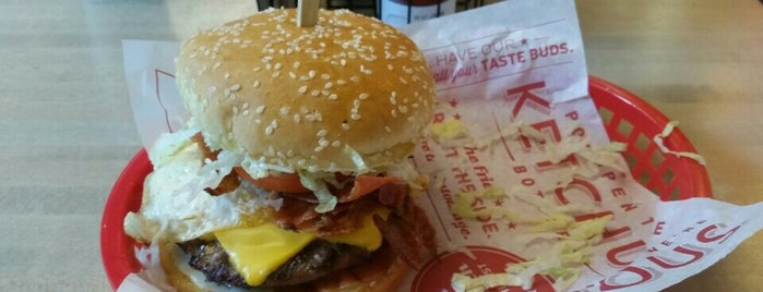 Red Robin's Burger Works is one of Tempat yang Disukai Robert.