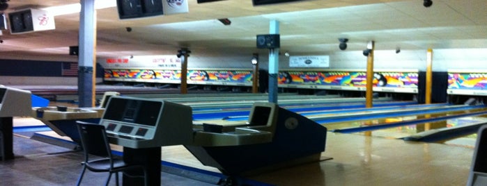 Dixie Bowling Lanes is one of Date spots.