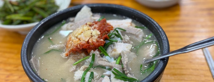 Hapcheon-Illyu Pork Rice Soup Restaurant is one of Locais salvos de Bobbie.