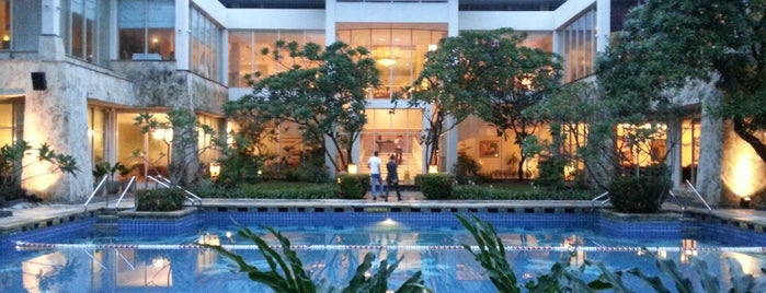 Sheraton Bandara Hotel is one of Locais curtidos por Elaine.