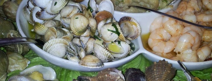 Queda d'Água is one of Sítios.