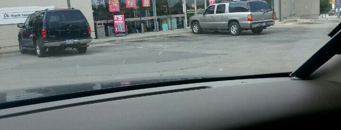 7-Eleven is one of Orte, die Susie gefallen.